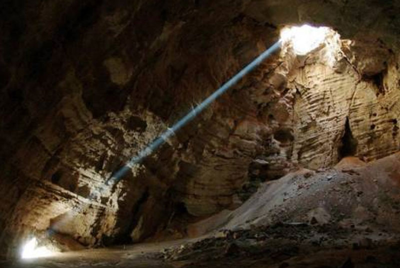 غار مجلس الجن